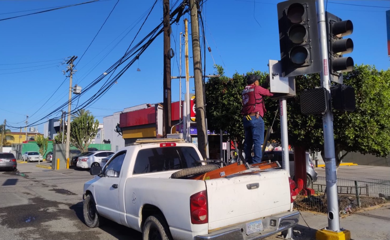 Atiende Gobierno de Ensenada afectaciones en semáforos derivadas de falla en el servicio de energía eléctrica
