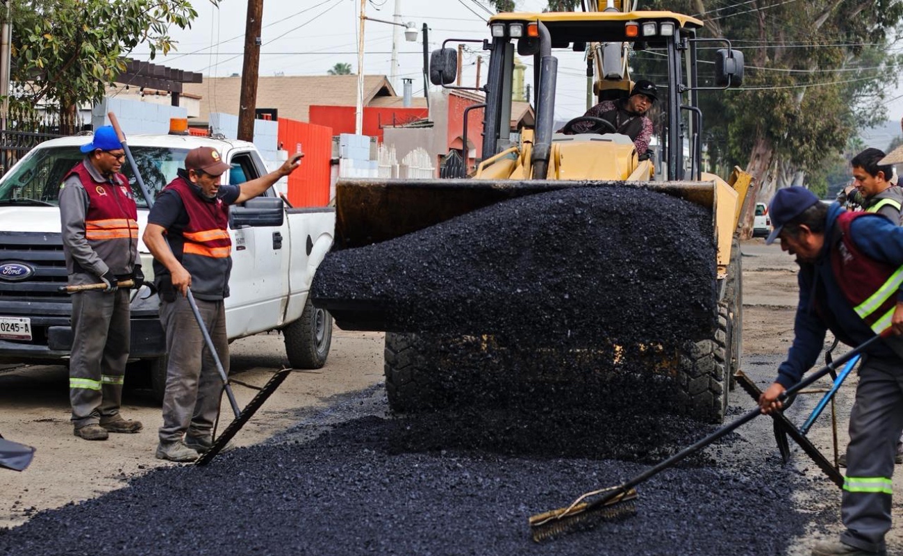 Se realizaron trabajos de bacheo y reencarpetado en varias calles, mejorando la infraestructura vial y la movilidad urbana.