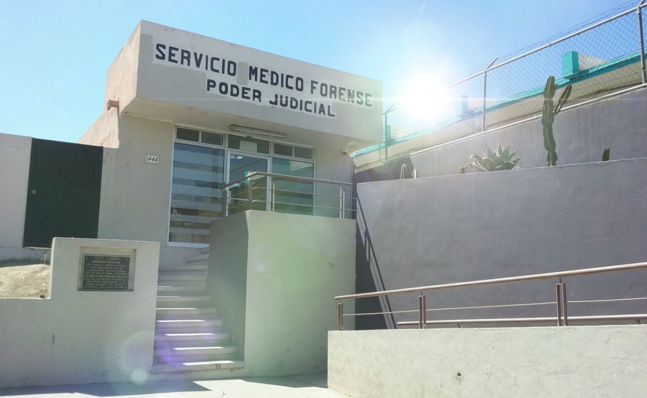 Familiares de las víctimas acudieron a Semefo a identificar y reclamar los cuerpos