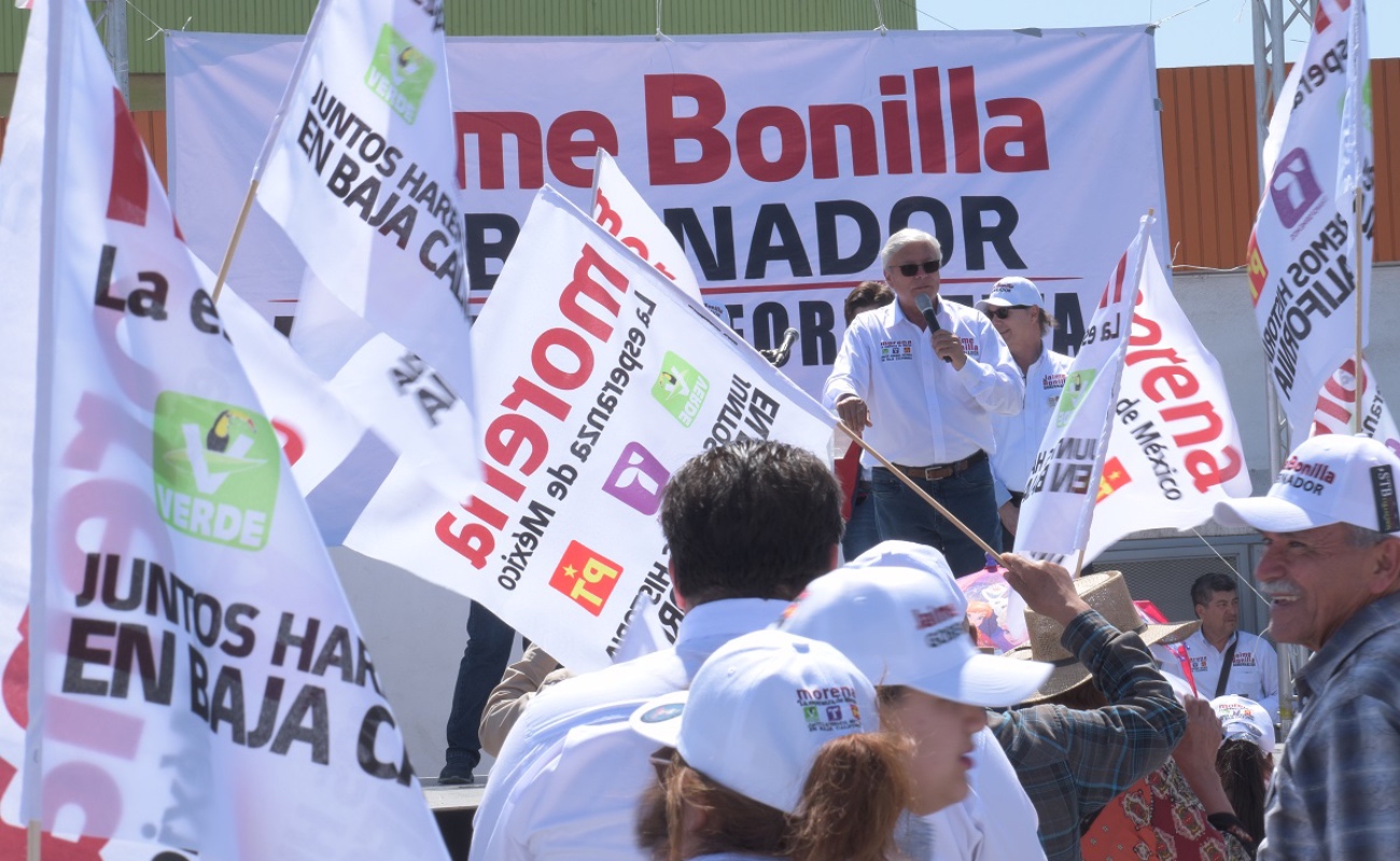 Jaime Bonilla Valdez, candidato a gobernador por la alianza “Juntos Haremos Historia en Baja California”, acudió a la Central de Abastos.