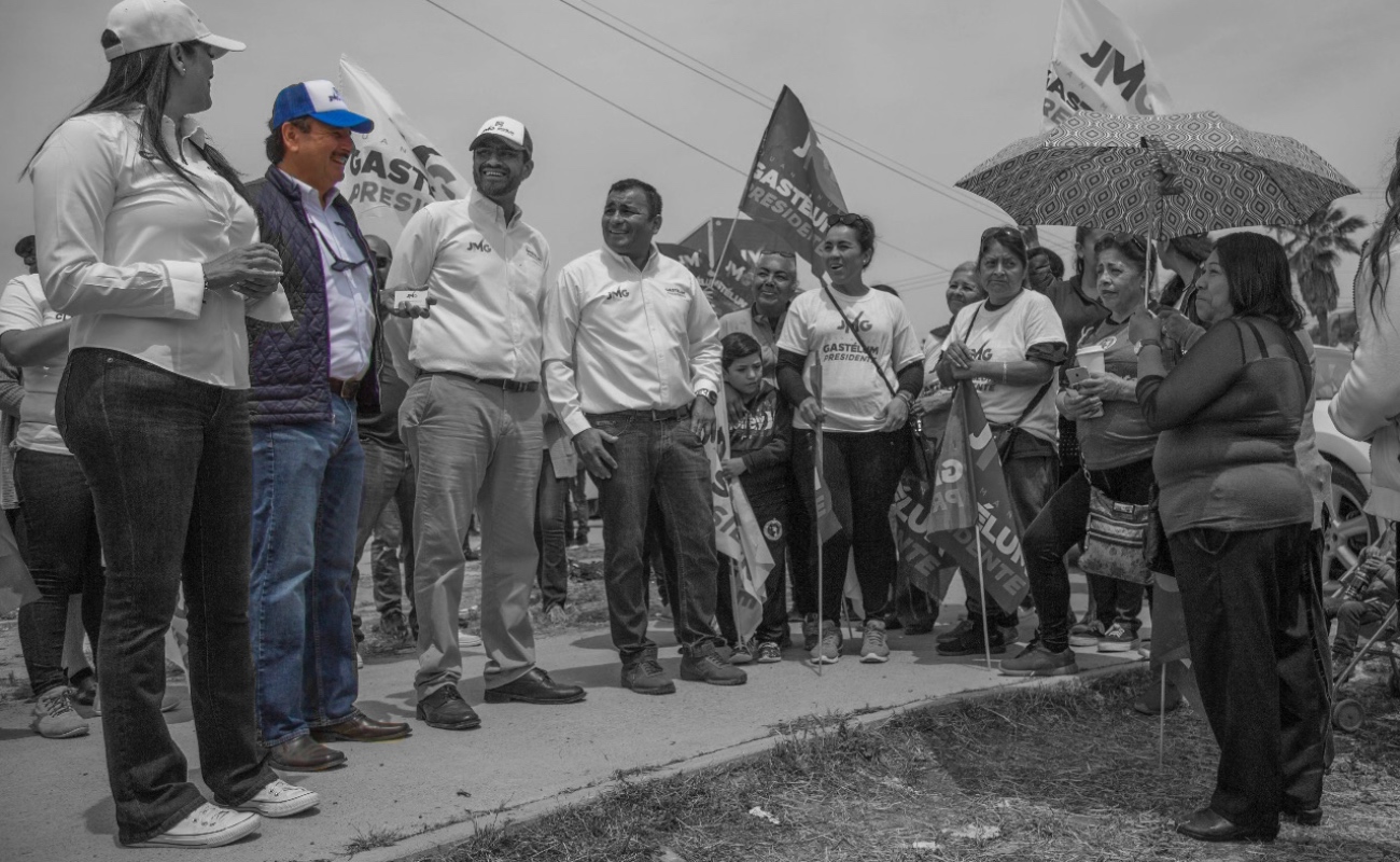 El abanderado panista realizó un recorrido proselitista por el Fraccionamiento Hacienda Los Venados.