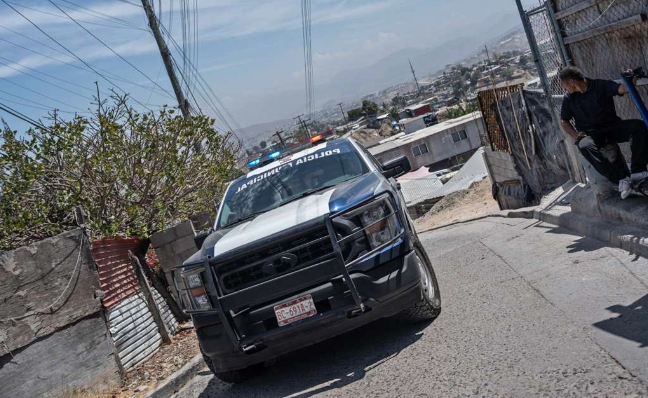 Policía Municipal neutraliza a sujeto tras atacar con un machete a su pareja