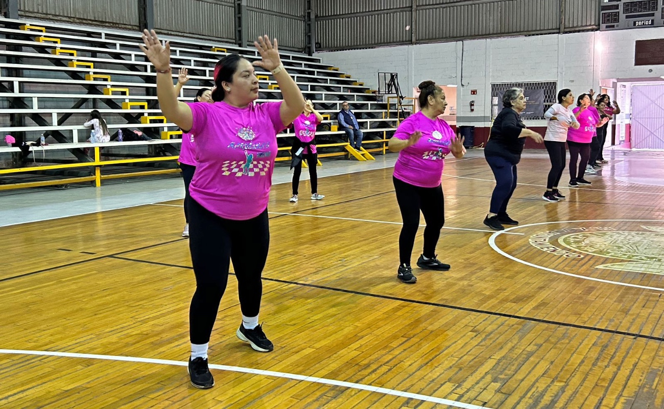 Promueven la activación física con clases gratuitas en el Gimnasio Independencia