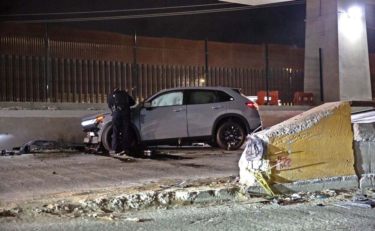 Conductor abandona vehículo tras chocar en Avenida Internacional