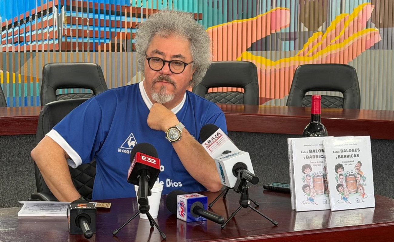 Presenta el Dr. Homero Fuentes de la Peña libro sobre fútbol y vino: “Entre balones y barricas”
