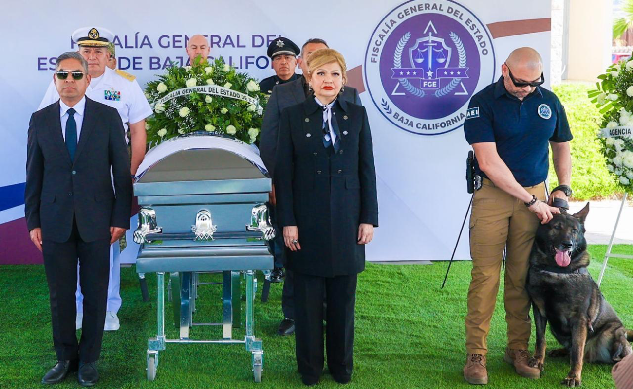 Realizan honras fúnebres en memoria del Subcomandante Operativo de la AEI Ensenada, Israel Ortiz Castillo