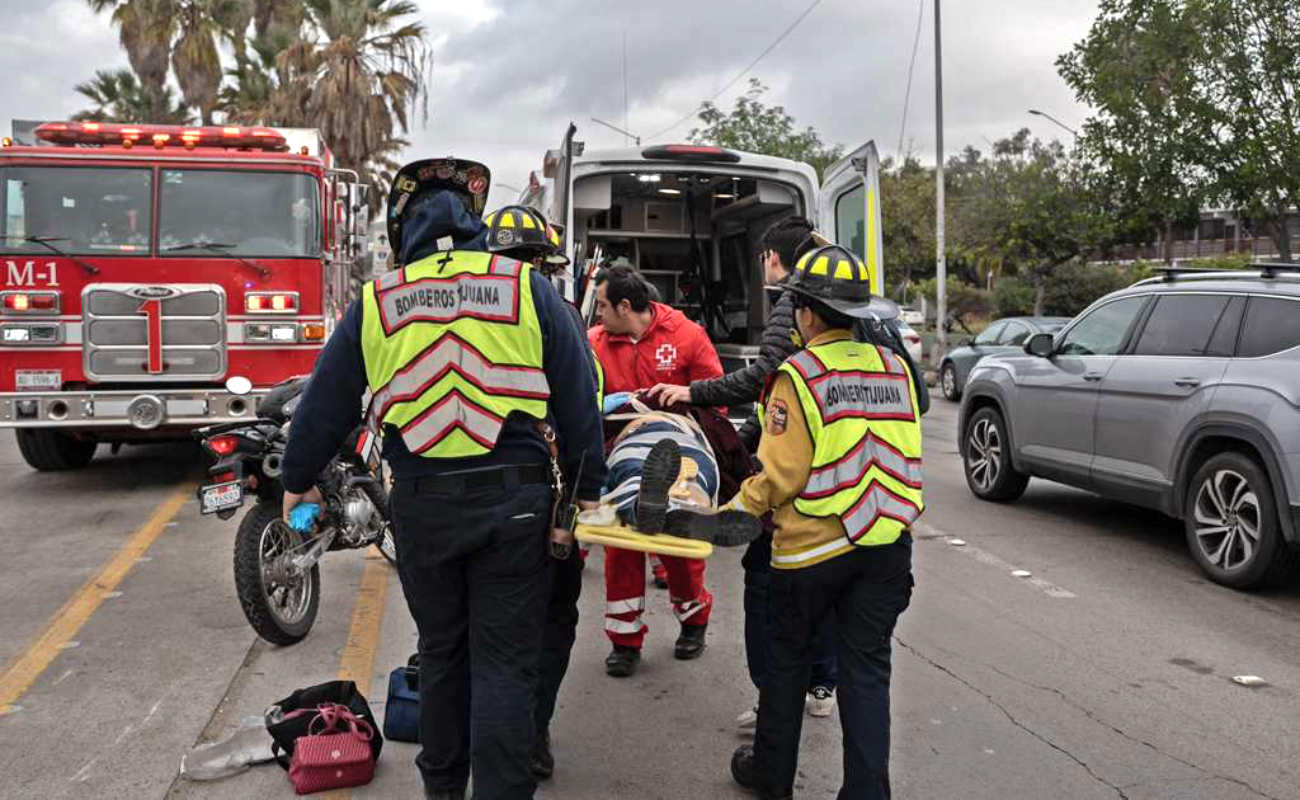 Una mujer de entre 55 y 60 años de edad resultó lesionada la mañana de este jueves tras ser atropellada en la Zona Río Tijuana.