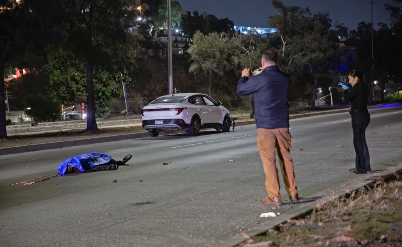 Muere hombre atropellado sobre el Periférico; conductor queda detenido