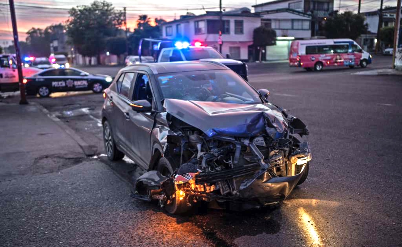 Detienen a conductor tras provocar choque en la Zona Centro