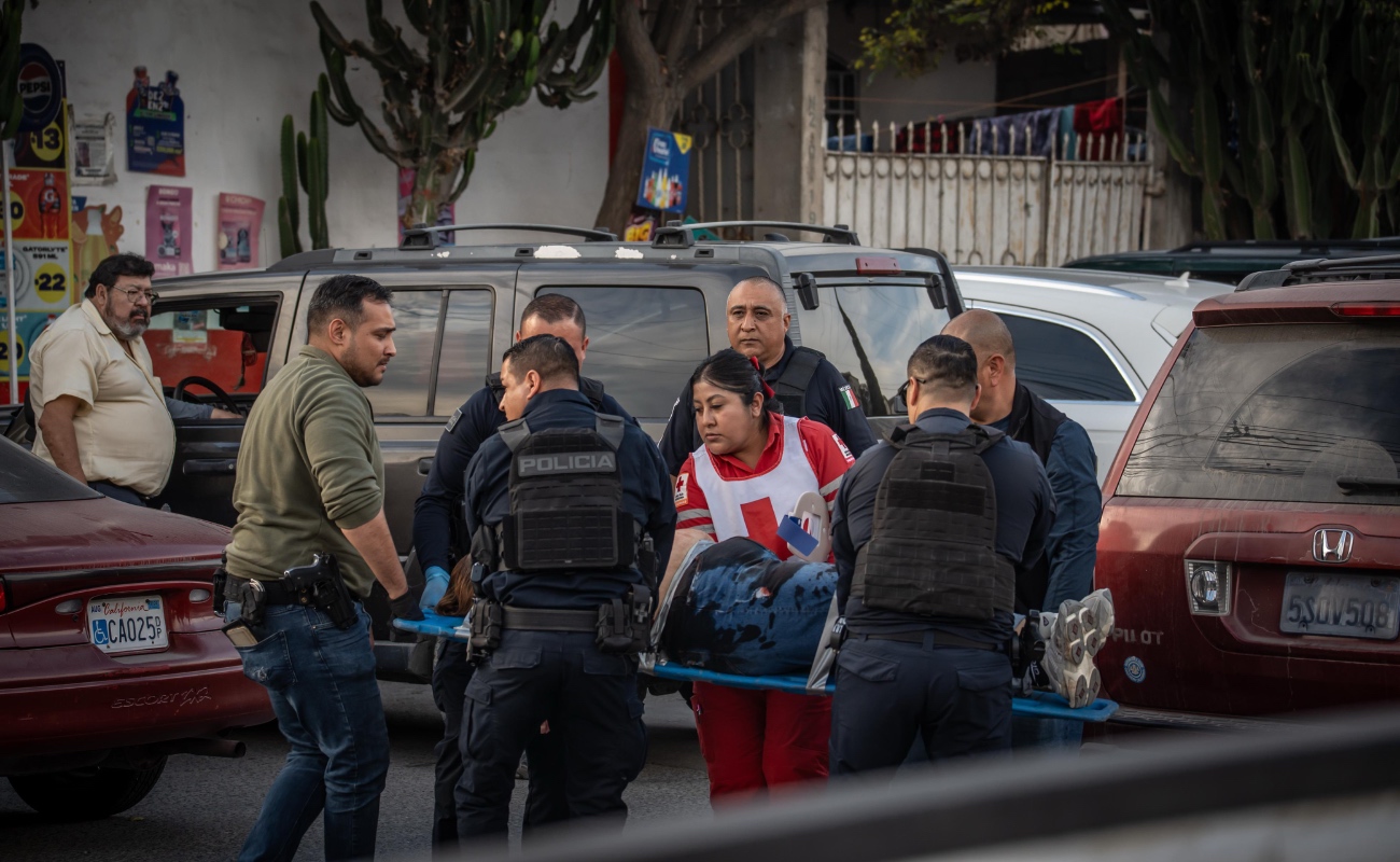 La mujer fue trasladada a un hospital y el responsable de la agresión huyó.