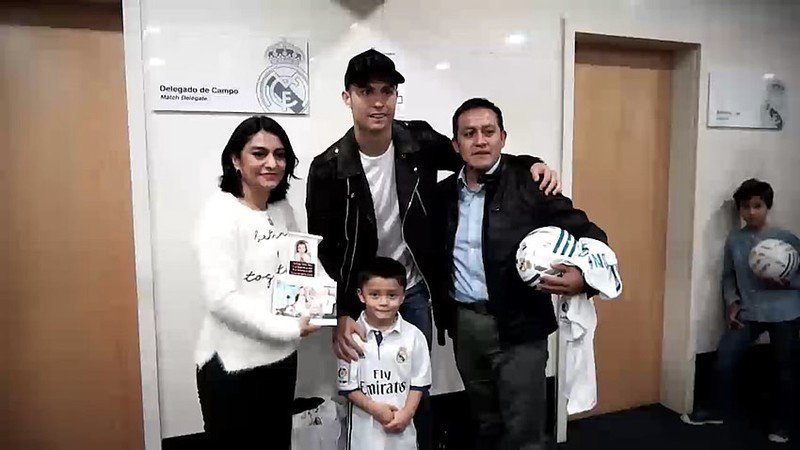 Cristiano Ronaldo se reunió con papas de niño que murió en el Rebsamen