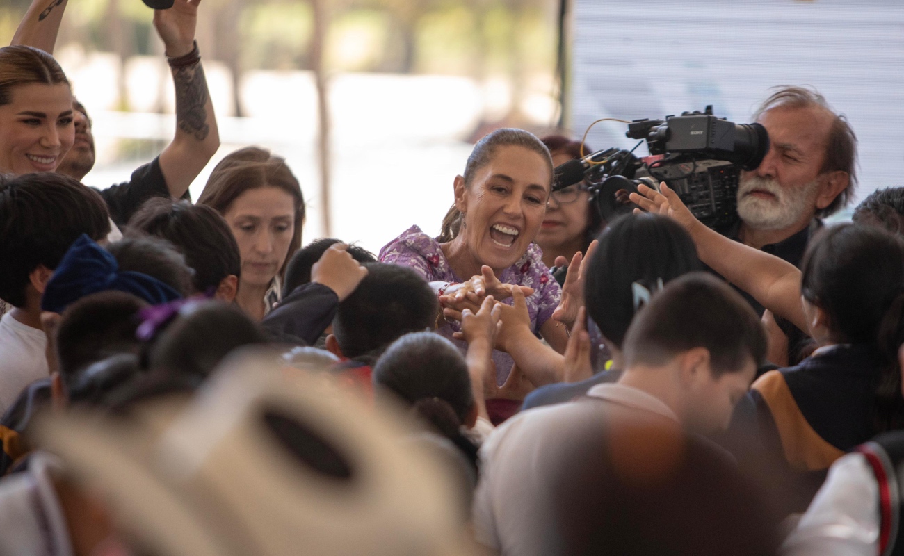 Entrega Claudia Sheinbaum Beca Rita Cetina a estudiantes de educación básica