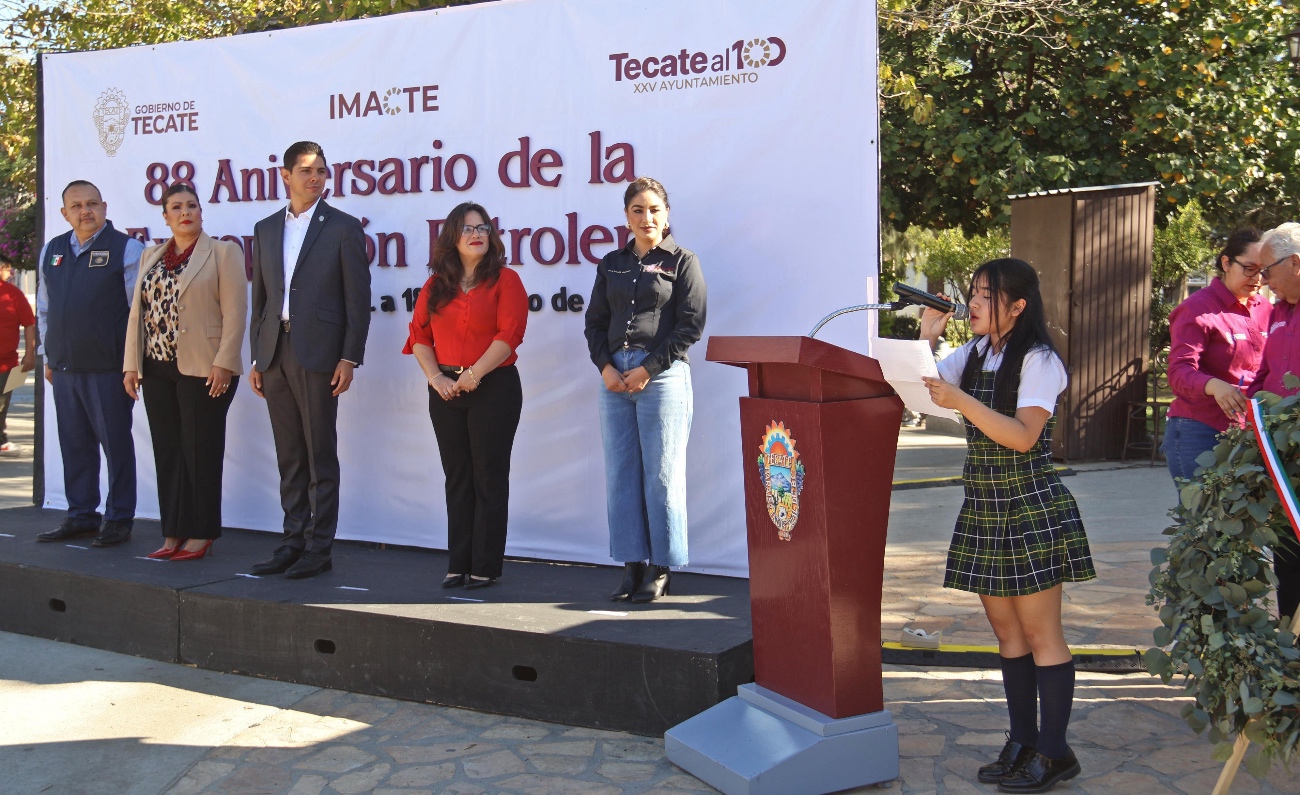 Se rindieron honores a la bandera y se destacó la importancia histórica de la expropiación, un acto de soberanía nacional.