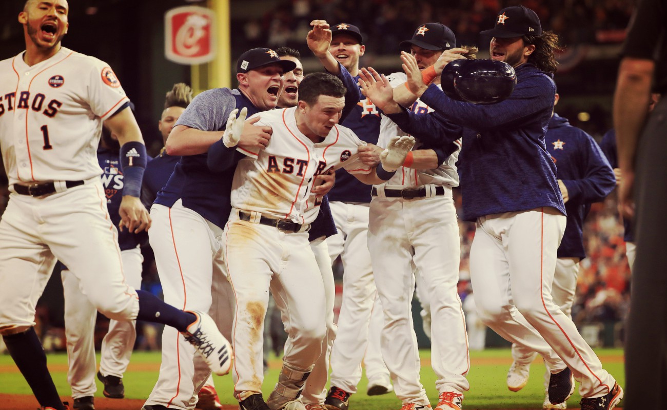 Con sencillo de Alex Bregman, Astros selló el quinto juego al superar 13-12 a los Dodgers.