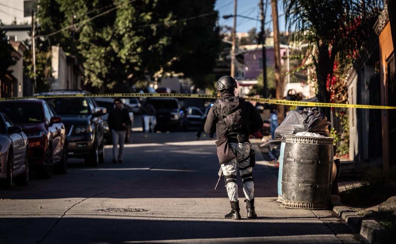 Hallan a un hombre sin vida con disparos de arma de fuego en Lomas de la Amistad