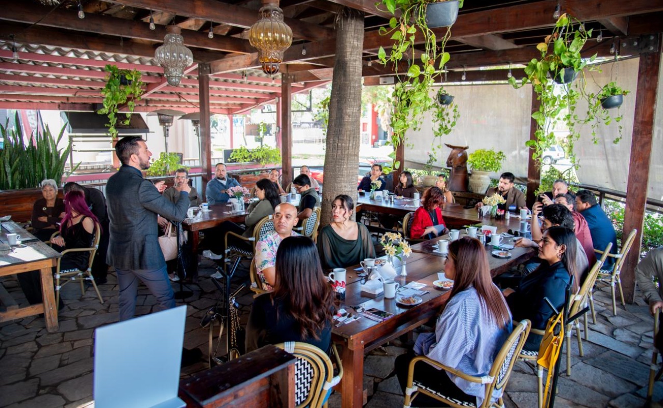 Imparten plática “De la Prevención a la Protección: Mejores prácticas legales para restaurantes”.