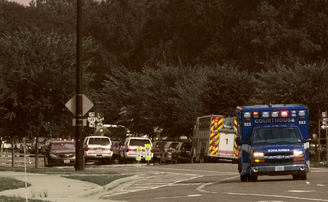 Momentos de pánico se vivieron Virginia Beach, cuando un hombre atacó el edificio municipal.