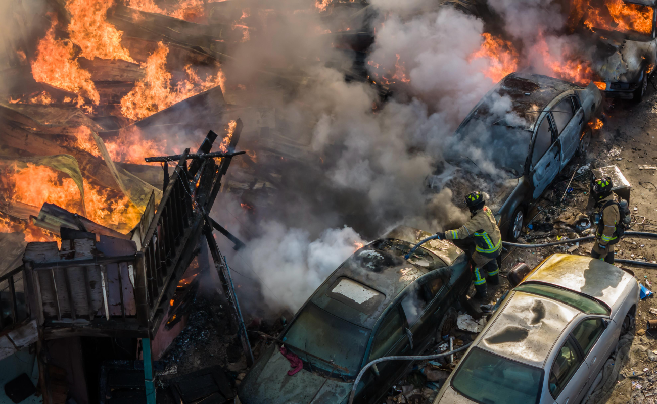 Las autoridades continúan con la evaluación de los daños y las investigaciones para determinar las causas del incendio.