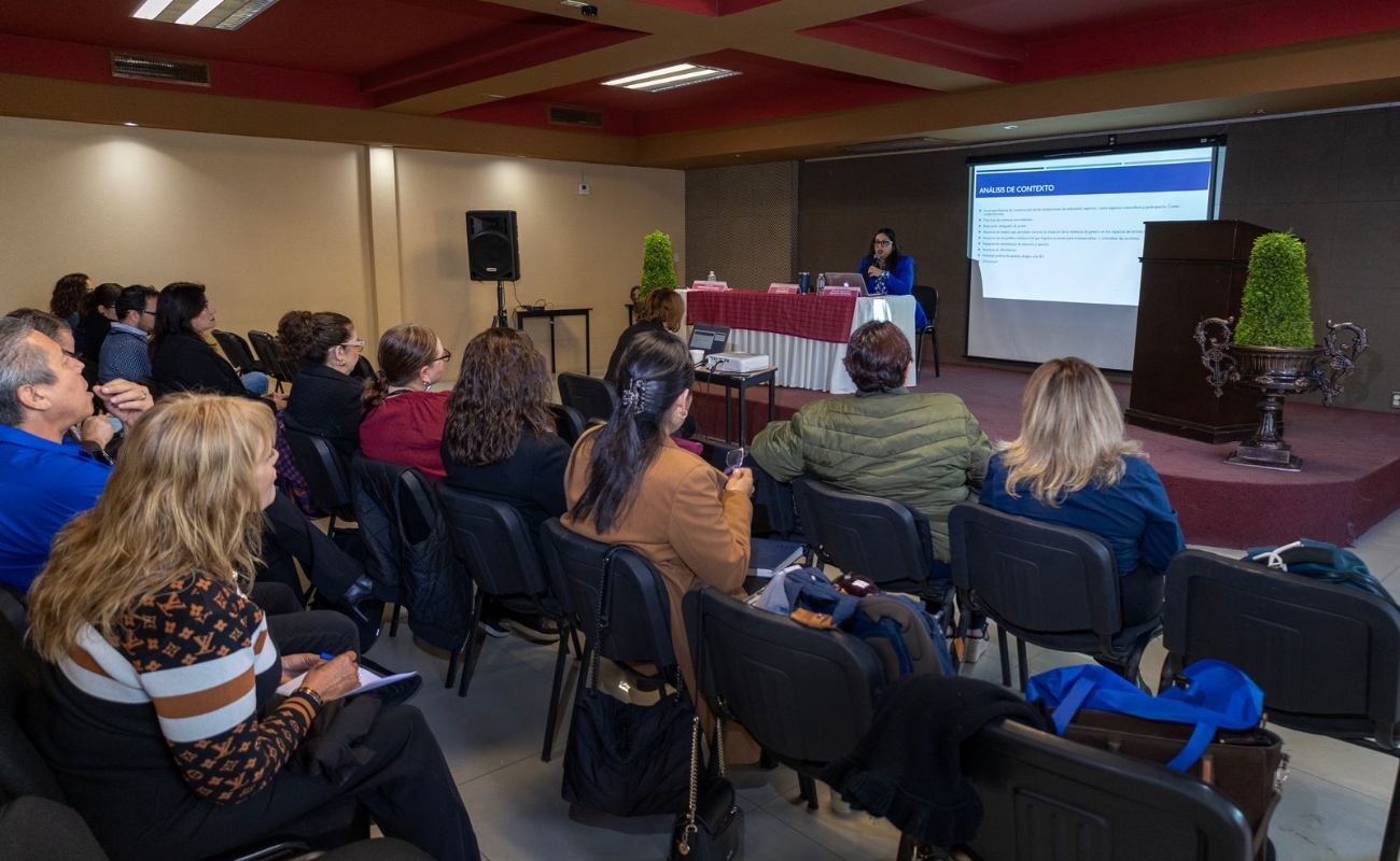 Docentes y directivos de escuelas normales participan en encuentro