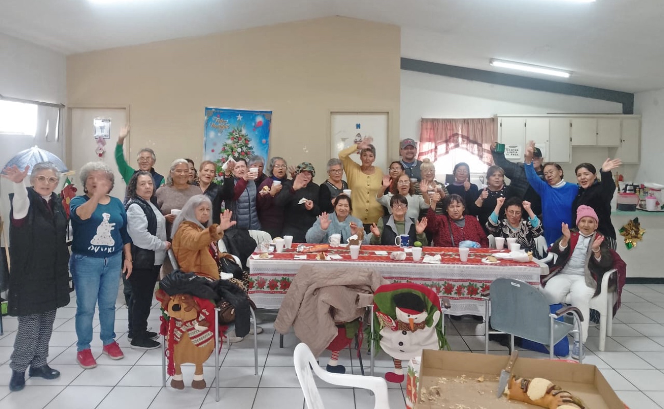 Celebra DIF Ensenada Día de Reyes con  personas adultas mayores