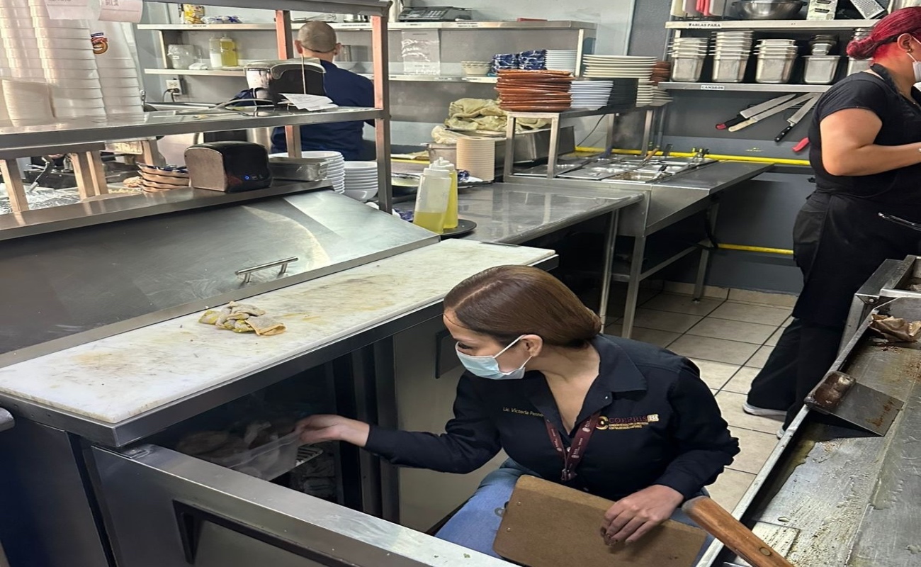 Revisión constante de establecimientos de comida evita afectaciones en la salud de la población: COEPRIS