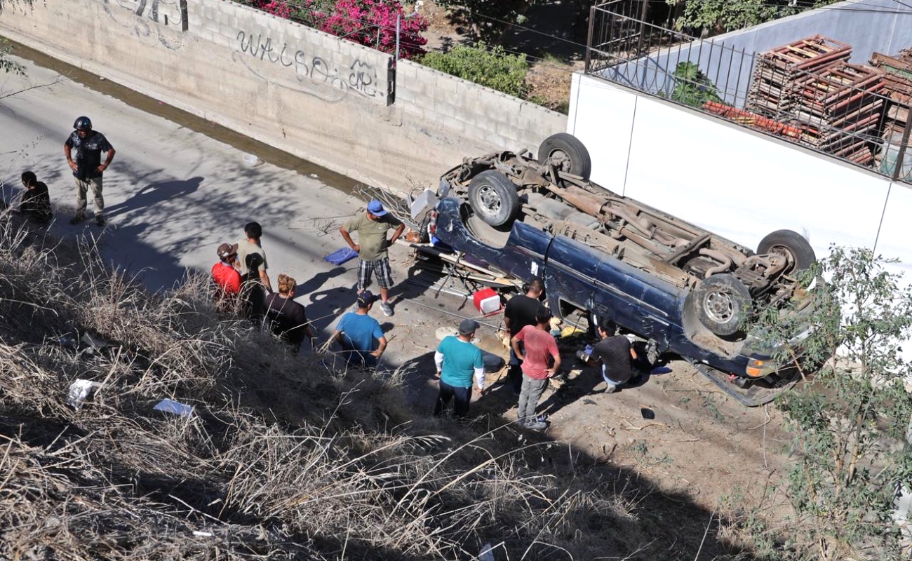 La menor de 14 años fue rescatada por automovilistas.