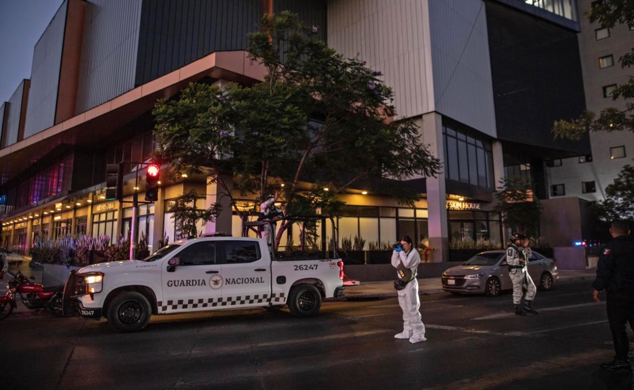 Ejecutan a dos personas en estacionamiento del Cosmopolitan City Center