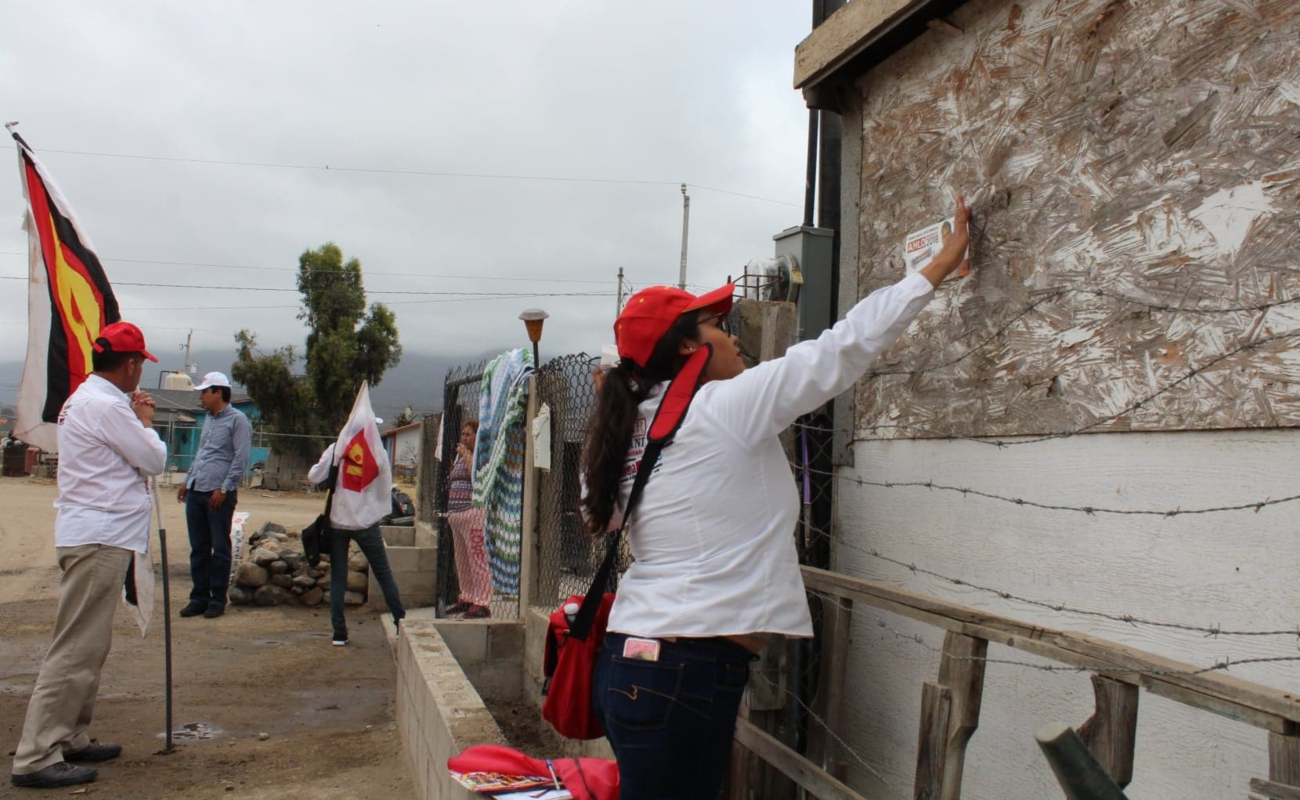 Con el apoyo de brigadas, Armando Reyes recorrió la colonia Ampliación Durango.