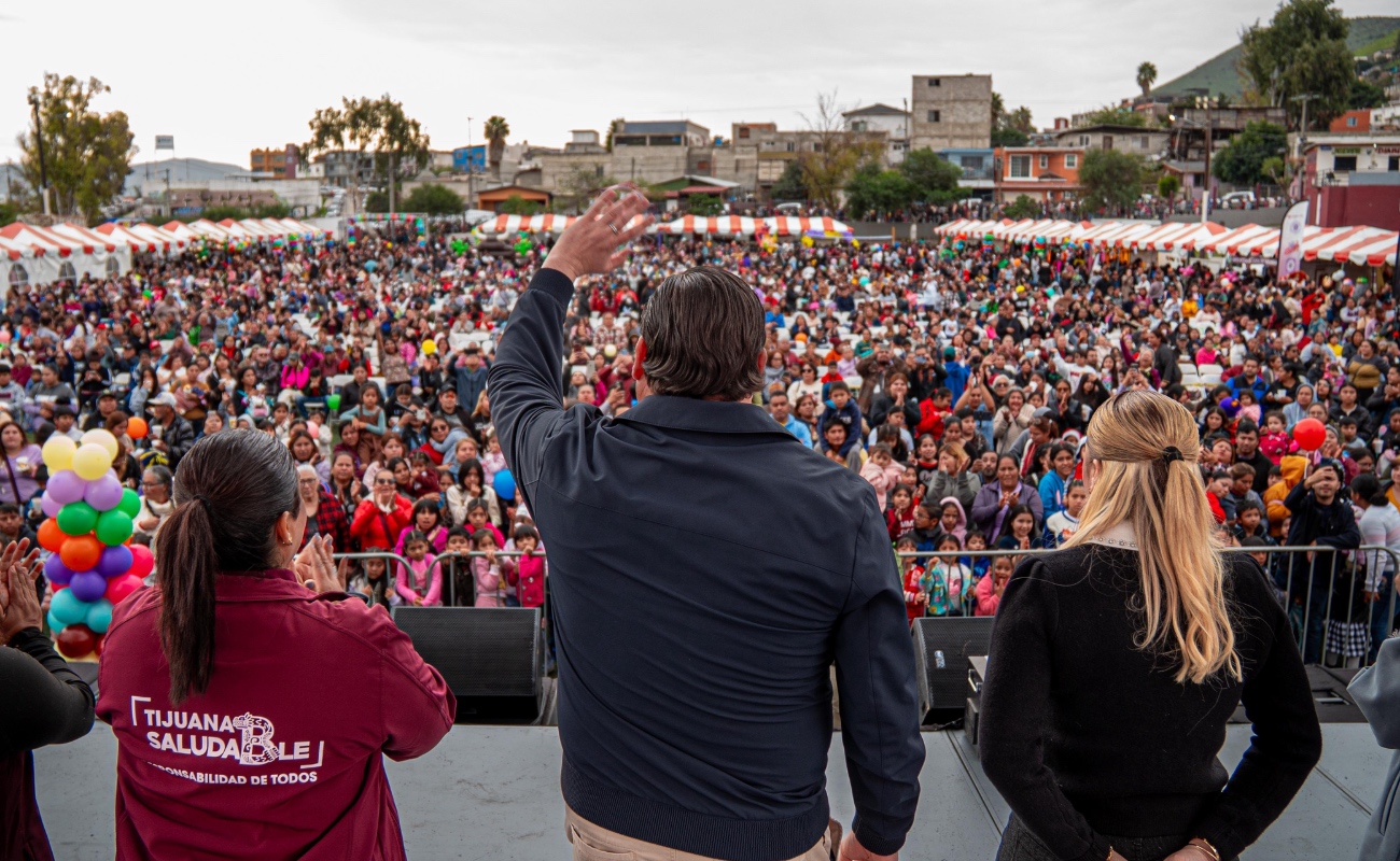 Los asistentes disfrutaron de diversas actividades recreativas, juegos infantiles, rosca, chocolate caliente y la entrega de juguetes.