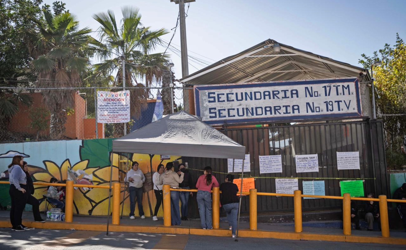 Exigen la asignación de docentes y la cobertura de 300 horas de clase. Fotos Karen Castañeda