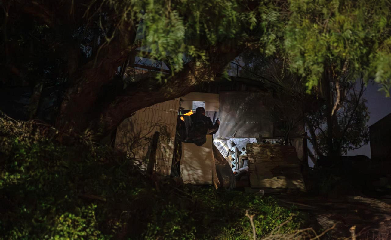 Matan a hombre dentro de domicilio asegurado por la FGE en Camino Verde