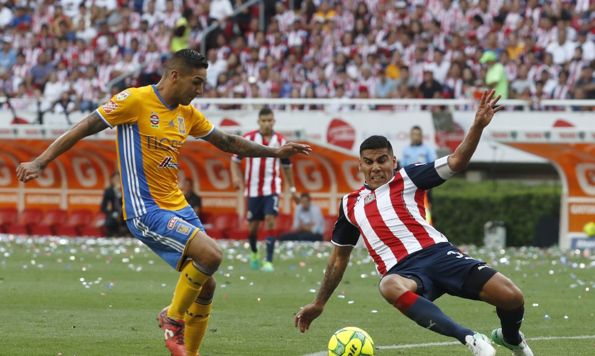 Chivas sorprende a Tigres y se corona