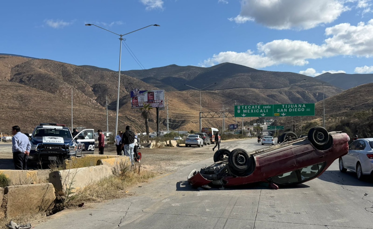 A pesar de lo aparatoso del choque, no se reportaron personas lesionadas.