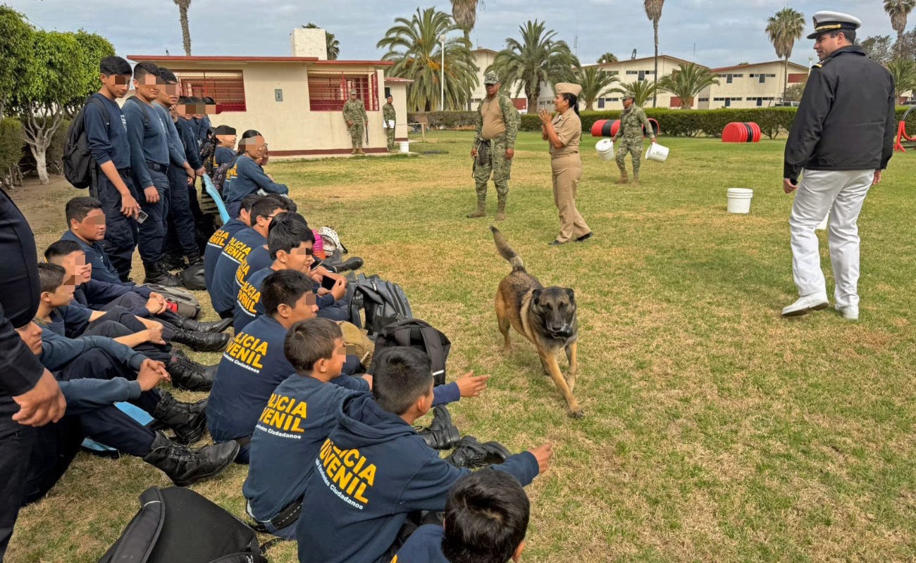 Fortalecen formación de jóvenes a través de visita educativa a la Zona Naval de Ensenada