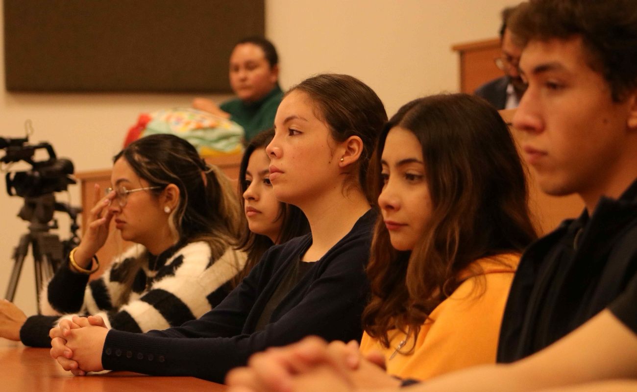 Fundación Sempra Infraestructura y CETYS Universidad entregaron becas a estudiantes destacados, fortaleciendo oportunidades educativas. Durante 10 años, 400 estudiantes han recibido apoyo, con 112 graduados.