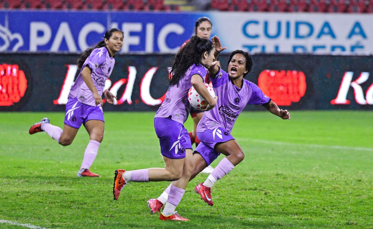 La jauría venció a la academia por dos goles a uno.