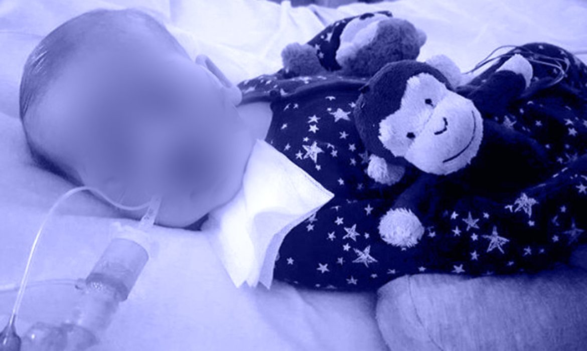 Juez británico ordena traslado de Charlie Gard a hospicio