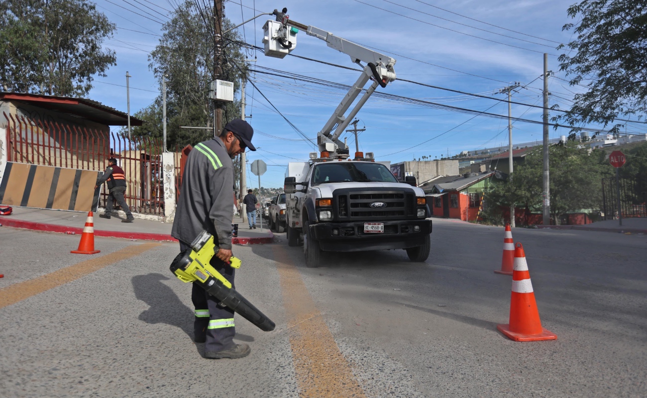En El Soler se realizó el pintado de señalamiento vial.