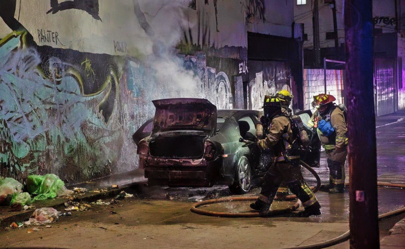 Se incendia vehículo en la Zona Centro; no hubo lesionados