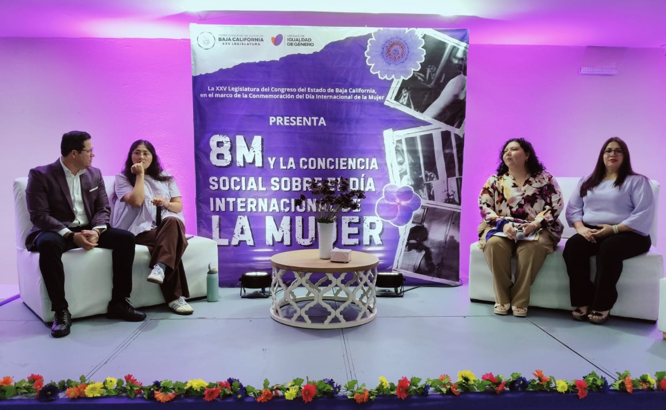 La presidenta del Congreso, diputada Michel Sánchez Allende, encabezó la actividad dirigida a todo el personal femenino del Poder Legislativo.