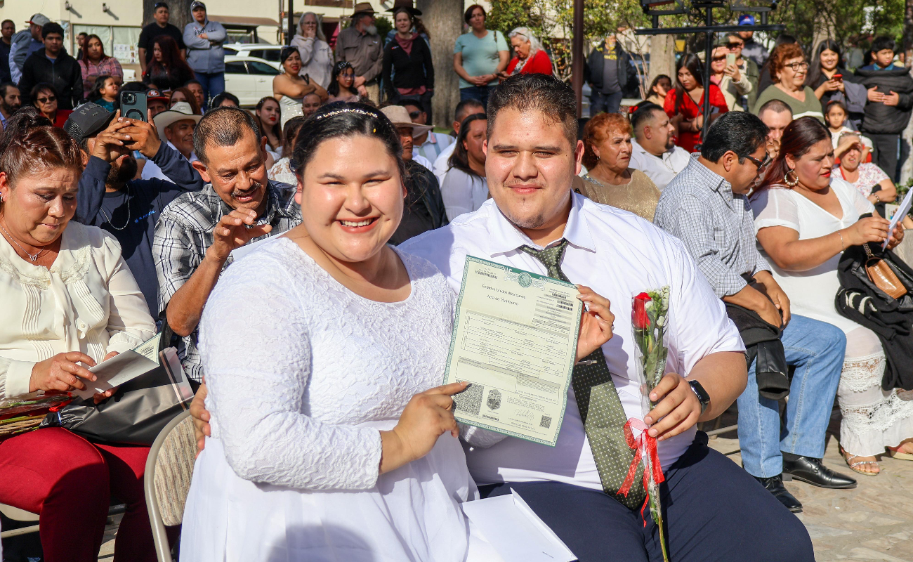 Celebran 35 parejas su amor en matrimonios colectivos de DIF Tecate