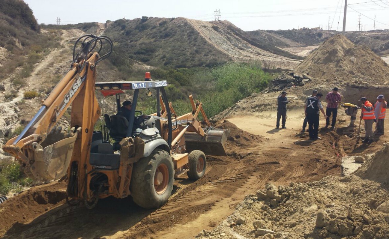 Los trabajos para reparar el hundimiento en el segundo acceso a Playas de Tijuana concluirán en abril.