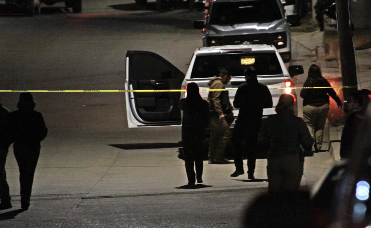 Abaten elementos de FGE a joven durante detención de ex policía municipal