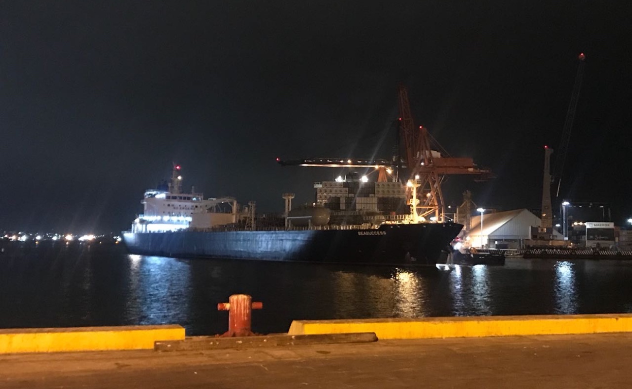 El buque Seasucces está atracado en el puerto