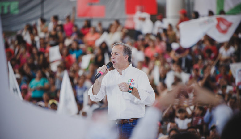 Durante el sexenio de presidente Vicente Fox, el país alcanzó su máximo histórico en producción de barriles con 3.4 millones.