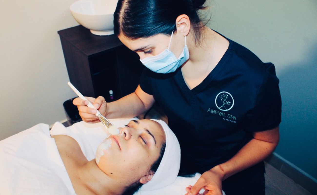 La aromaterapia es un método curativo en el que el aroma produce un estímulo en las emociones y el cuerpo generando bienestar.