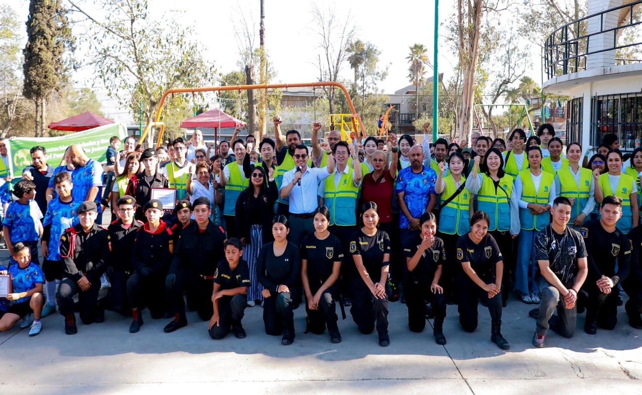 Durante la jornada, las cuadrillas de trabajo realizaron labores de poda, barrido, pintura y plantación de árboles.