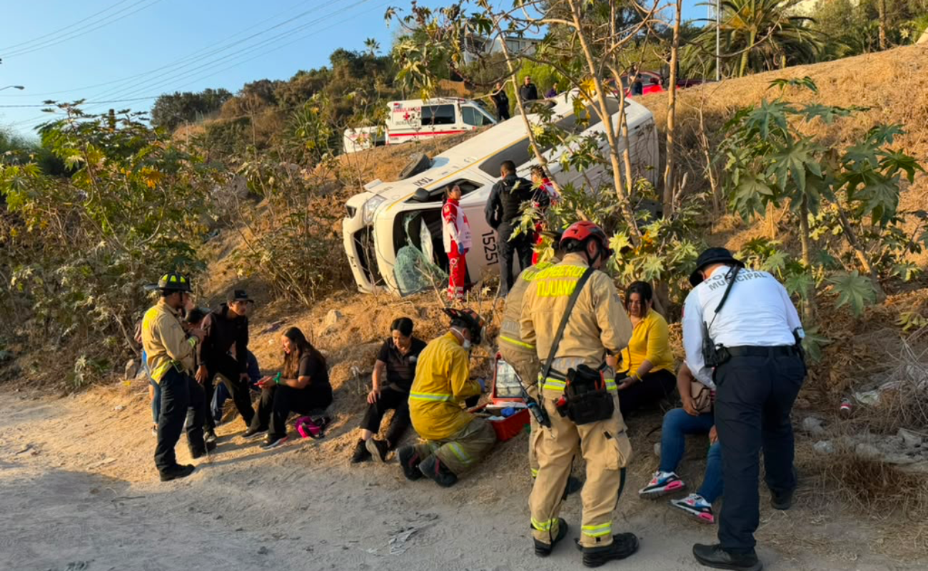 Ocho lesionados tras volcadura de taxi de ruta en la Tejamen