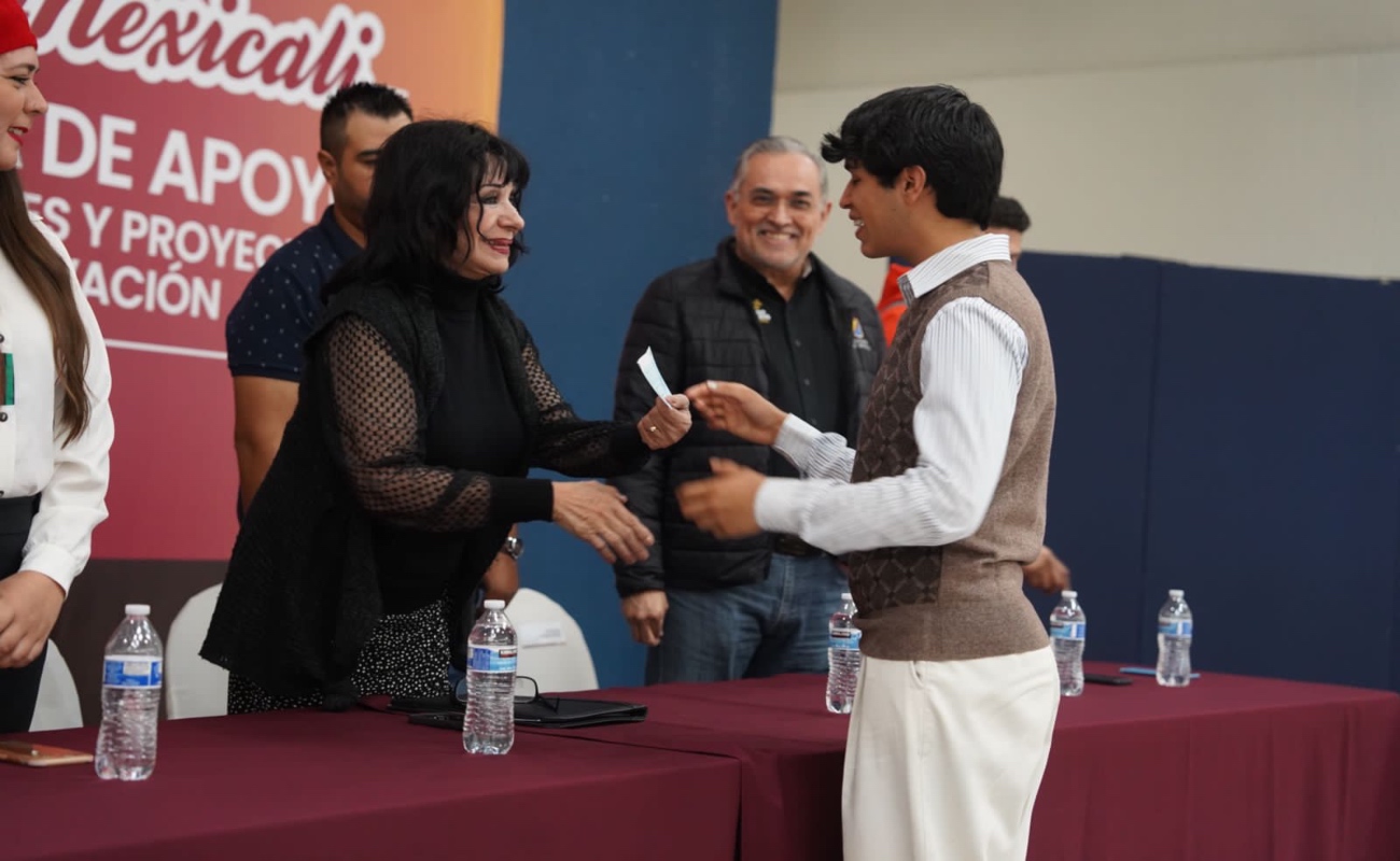 También se llevó a cabo la Feria del Empleo, en donde ofertaron más de mil empleos.