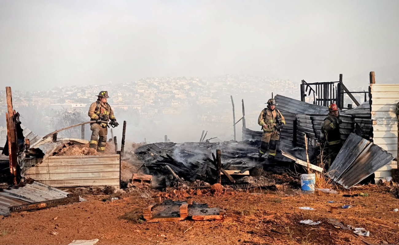 Consume fuerte incendio cinco viviendas en asentamiento de Paseo Santa María